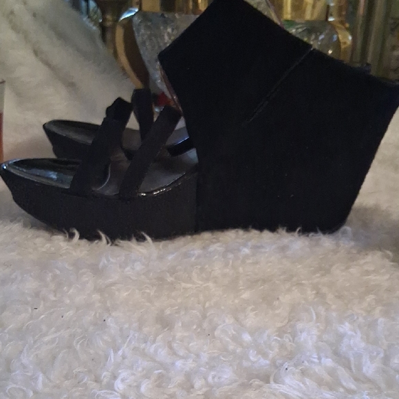 Elegant Black Wedge Sandals - Picture 1 of 16